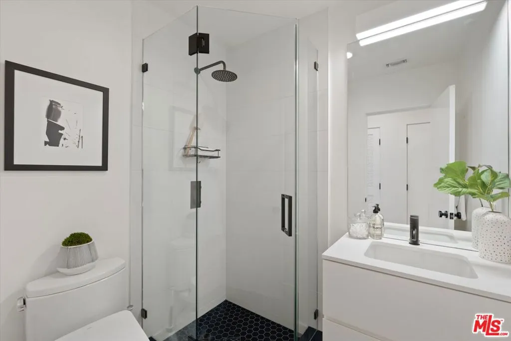 5255 Veronica Street, Los Angeles, California 90008 home-pic-54